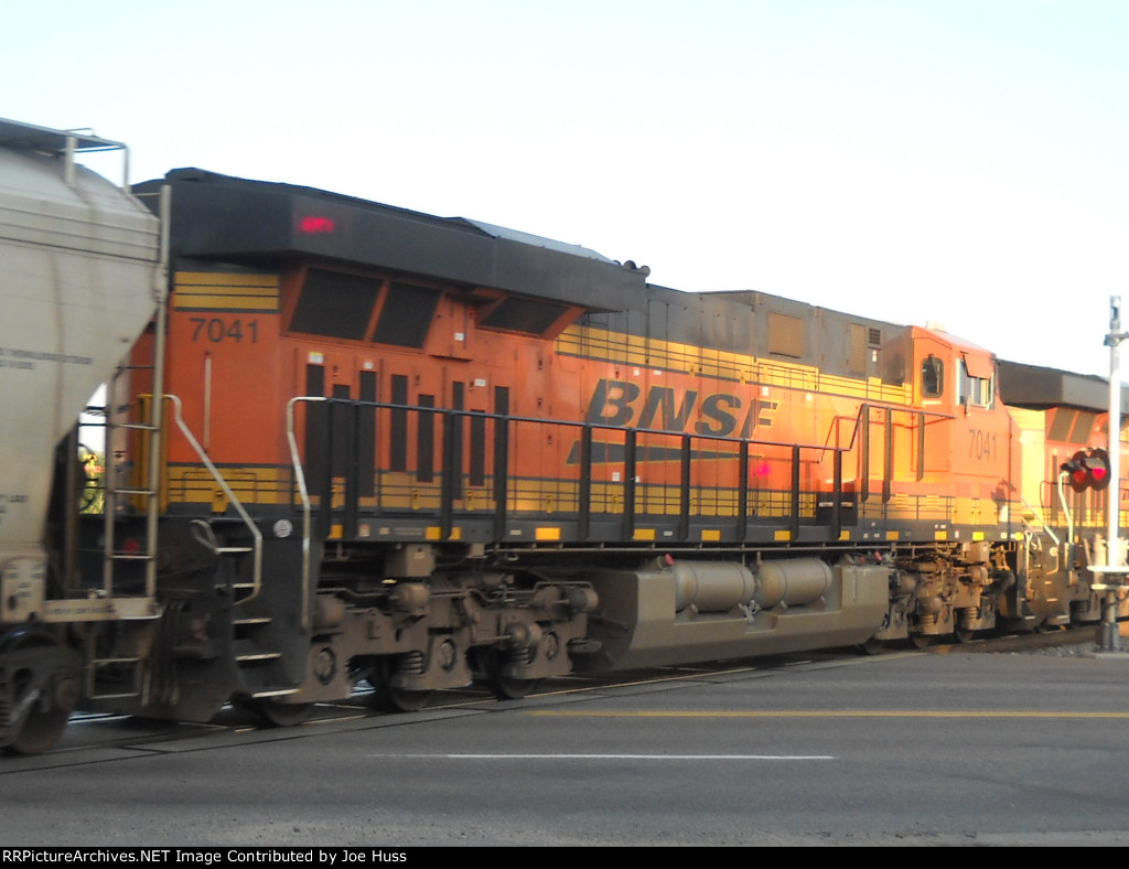 BNSF 7041